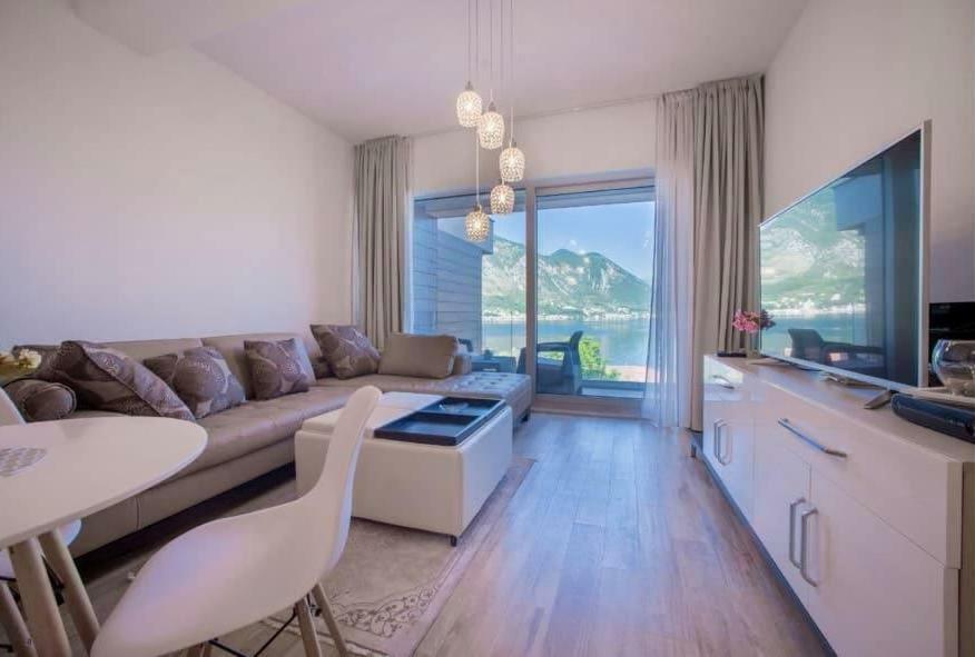 Lani Lux View With Swimming Pool דירה *